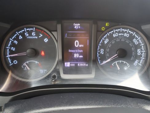 Used 2017 Toyota Tacoma TRD Sport w/ Premium & Technology Package image 2