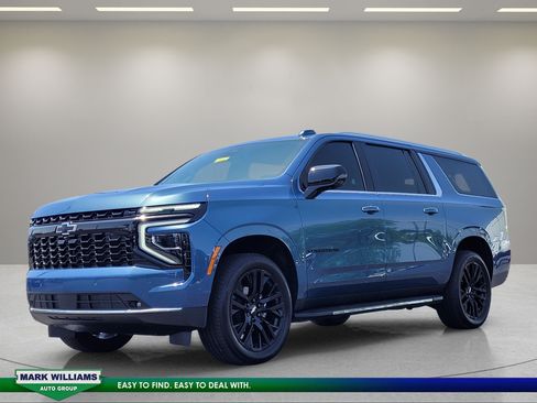 Used 2026 Chevrolet Suburban Premier AWD/4WD image 8
