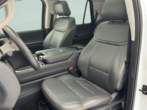 Used 2025 Ford Expedition Active AWD/4WD image 15