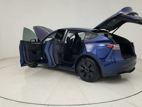 Used 2025 Tesla Model Y Long Range RWD image 17