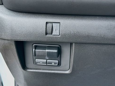 Used 2024 Chevrolet Colorado Z71 w/ Z71 Convenience Package 2 image 10