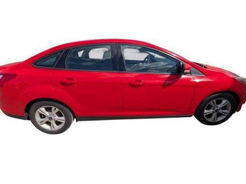 Used 2014 Ford Focus SE w/ SE Winter Package FWD image 7