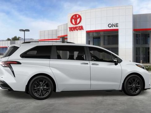 New 2026 Toyota Sienna XSE image 12