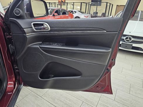 Used 2019 Jeep Grand Cherokee Limited image 38