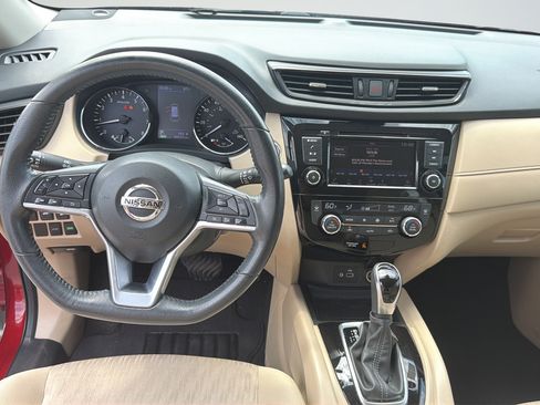 Used 2019 Nissan Rogue SV FWD image 31