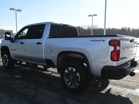 Used 2022 Chevrolet Silverado 2500 Custom w/ Custom Value Package image 5