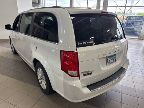 Used 2019 Dodge Grand Caravan SXT FWD image 2