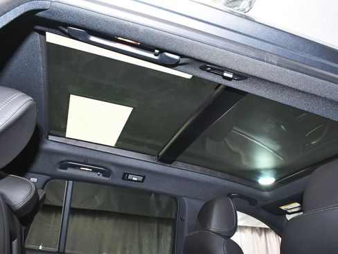 Used 2025 Mercedes-Benz GLS 450 4MATIC image 57