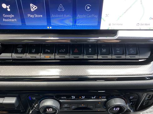 Used 2025 Chevrolet Silverado 2500 ZR2 w/ Technology Package AWD/4WD image 29