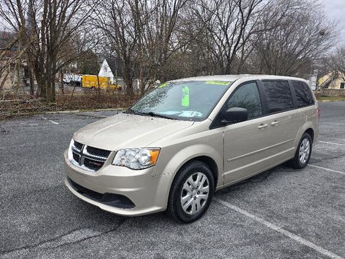 Used 2015 Dodge Grand Caravan SE w/ Quick Order Package 29E SE image 2