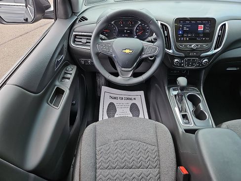 Used 2023 Chevrolet Equinox LT AWD/4WD image 11