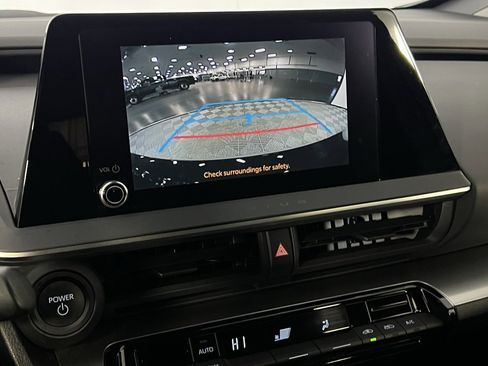 Used 2025 Toyota Prius LE image 18