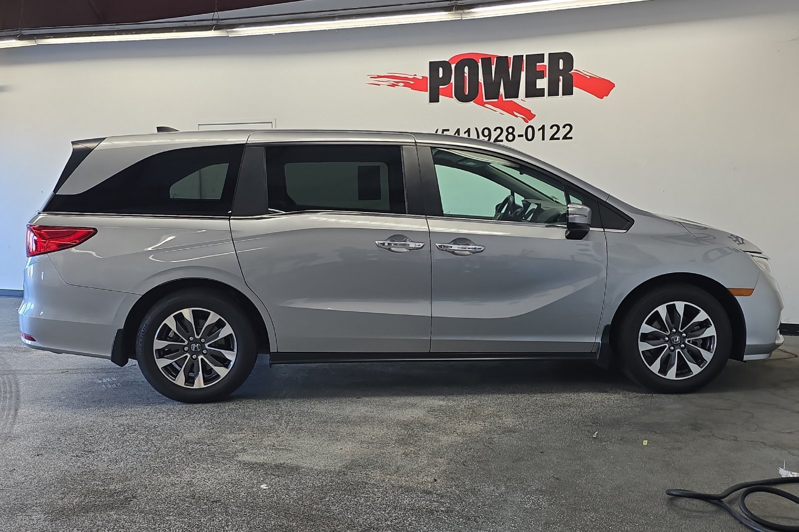 Used 2024 Honda Odyssey EX-L image 2