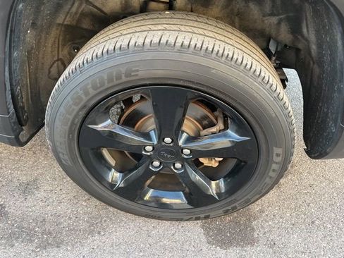 Used 2024 Jeep Grand Cherokee L Laredo AWD/4WD image 18