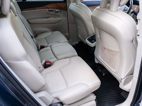 Used 2021 Volvo XC90 T6 Momentum w/ Climate Package image 33