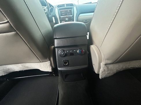 Used 2014 Ford Explorer XLT w/ Equipment Group 202A image 20