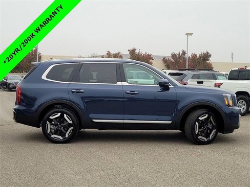 New 2025 Kia Telluride S image 3