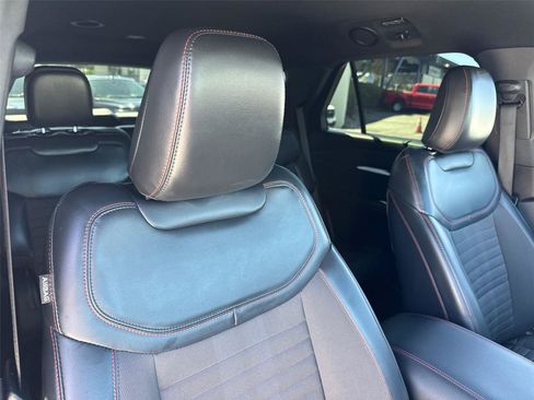 Used 2025 Ford Explorer ST-Line w/ Premium Package RWD image 12