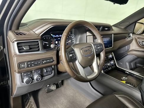 Used 2021 GMC Yukon XL Denali w/ Denali Premium Package image 13