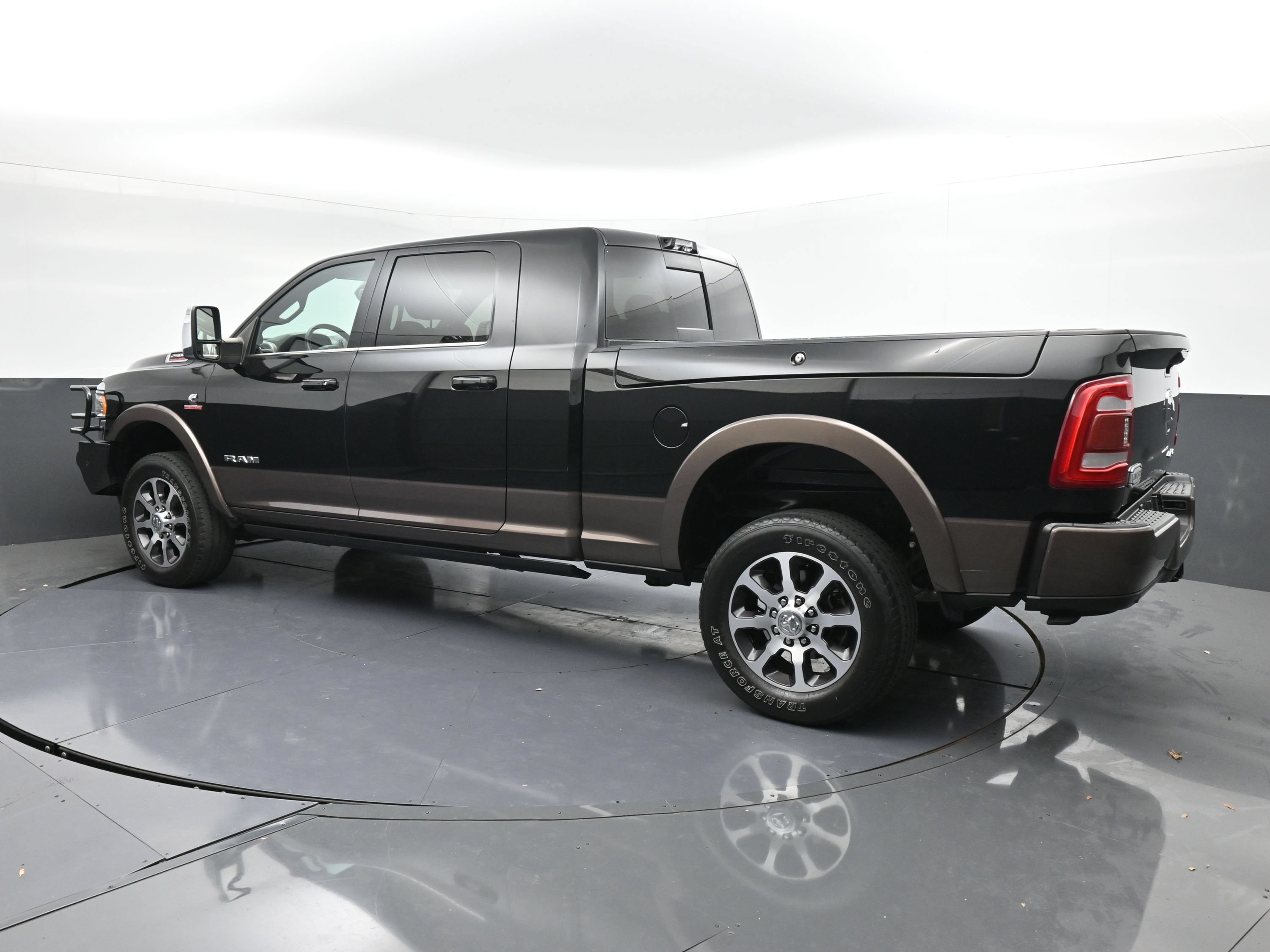 Used 2024 RAM 2500 Limited w/ Towing Technology Group AWD/4WD image 6