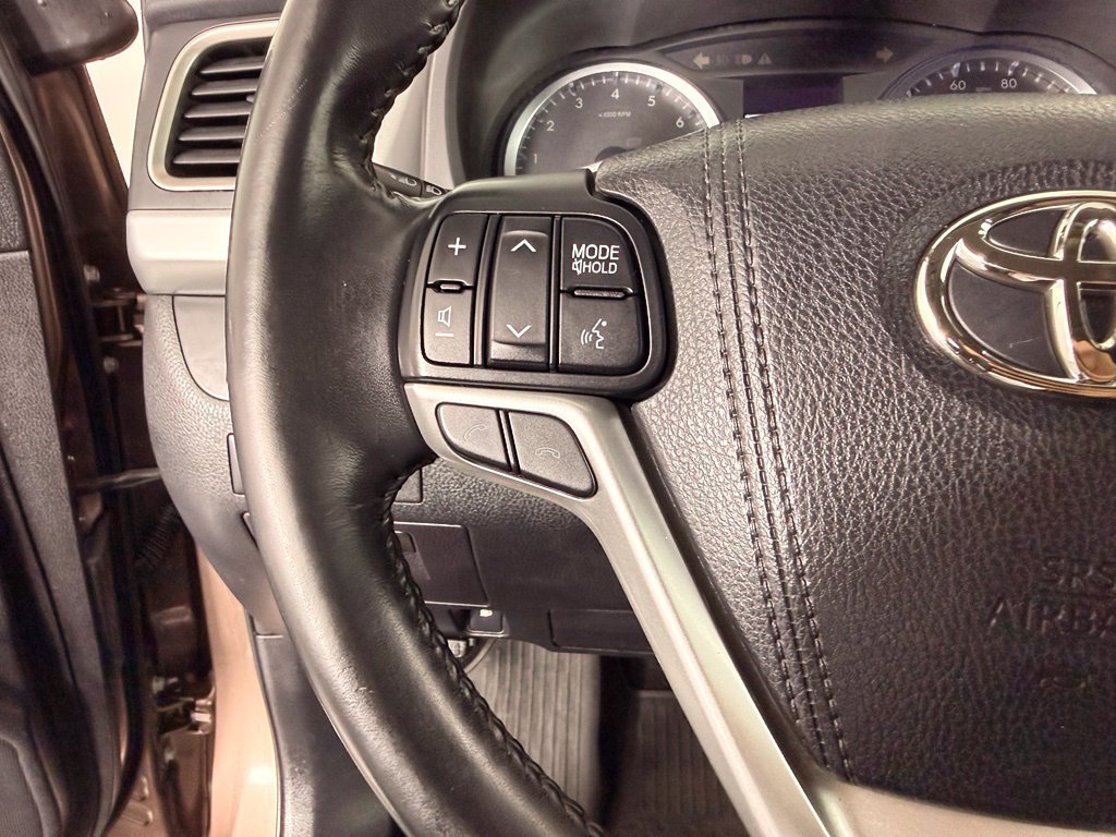 Used 2018 Toyota Highlander AWD V6 image 23