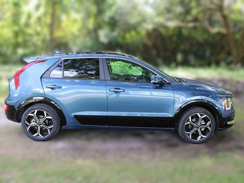 New 2025 Kia Niro EX Touring image 5
