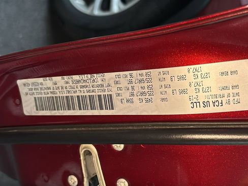 Used 2019 Jeep Cherokee Latitude w/ Cold Weather Group image 33