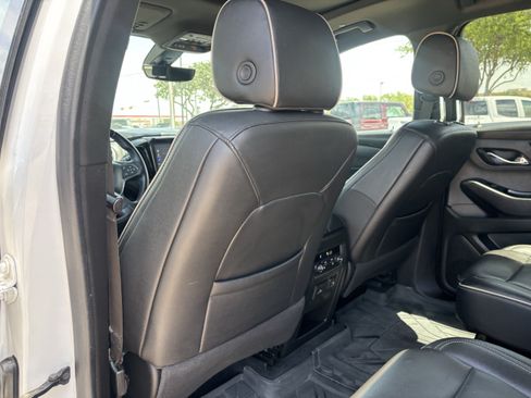 Used 2023 Chevrolet Traverse Premier w/ Redline Edition FWD image 17