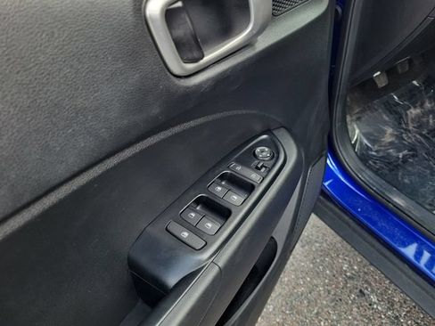 Used 2020 Hyundai Venue SE FWD image 16