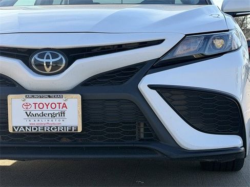 Used 2024 Toyota Camry SE image 9