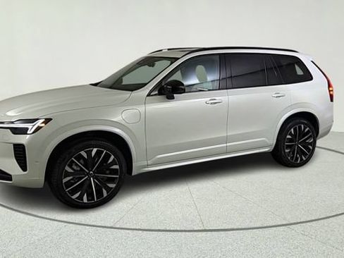 New 2026 Volvo XC90 T8 Ultra w/ Protection Package AWD/4WD image 3