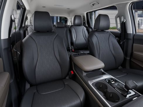 New 2026 Kia Carnival EX FWD image 18
