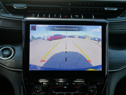 Used 2023 Jeep Grand Cherokee Overland w/ Luxury Tech Group IV AWD/4WD image 27