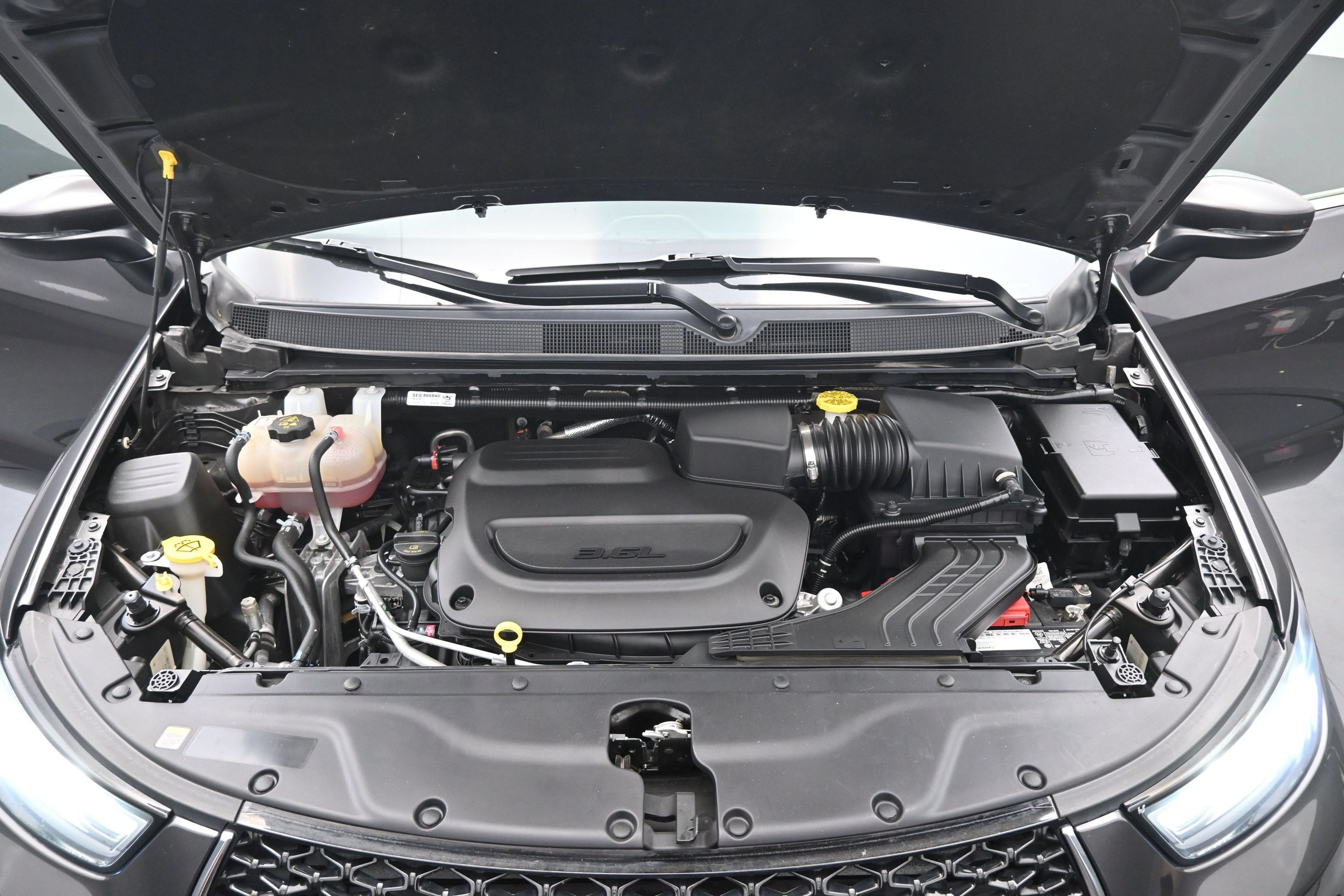 Used 2023 Chrysler Pacifica Touring-L FWD image 23