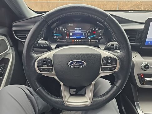 Used 2021 Ford Explorer XLT w/ Equipment Group 202A image 18