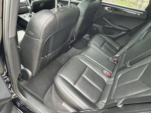 Used 2018 Porsche Macan AWD/4WD image 41