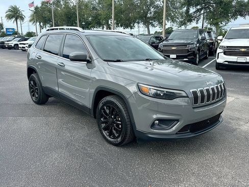 Used 2020 Jeep Cherokee Latitude Lux w/ Comfort/Convenience Group FWD image 3