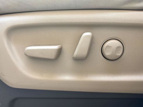 Used 2015 Kia Sedona LX w/ LX Convenience Package FWD image 3