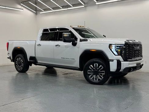 Used 2024 GMC Sierra 2500 Denali Ultimate AWD/4WD image 2