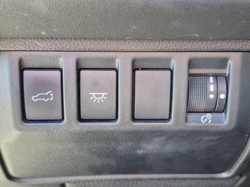 Used 2023 Subaru Ascent Limited image 9