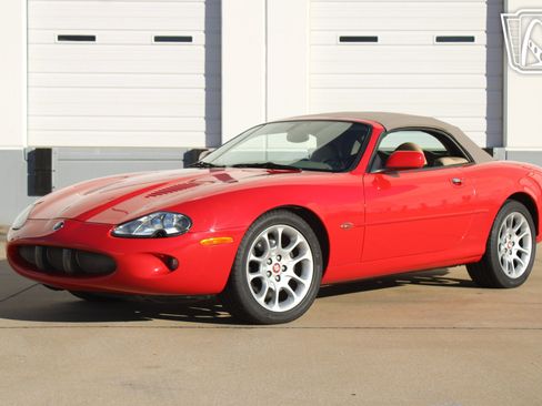 Used 2000 Jaguar XK8 Convertible image 2