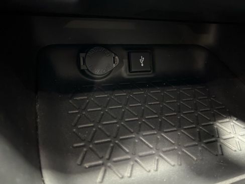 Used 2022 Toyota RAV4 LE image 27