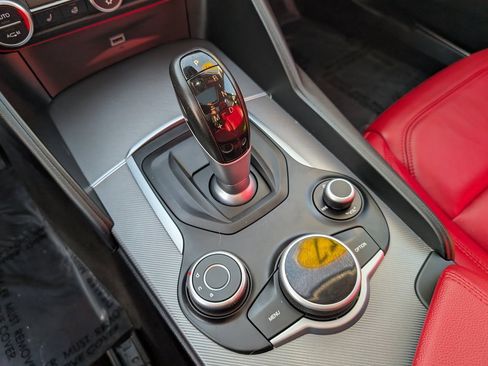 Used 2017 Alfa Romeo Giulia AWD image 20