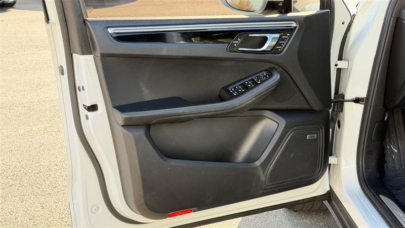Used 2017 Porsche Macan S AWD/4WD image 21