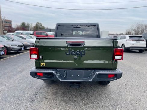 Used 2023 Jeep Gladiator Sport image 4