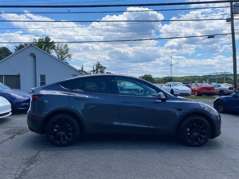 Used 2024 Tesla Model Y Long Range AWD/4WD image 6