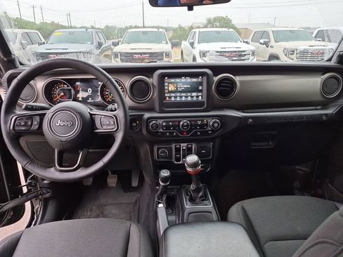 Used 2018 Jeep Wrangler Unlimited Sport S AWD/4WD image 34