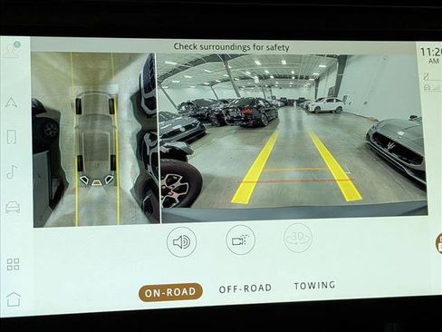 Used 2023 Land Rover Range Rover SE image 13