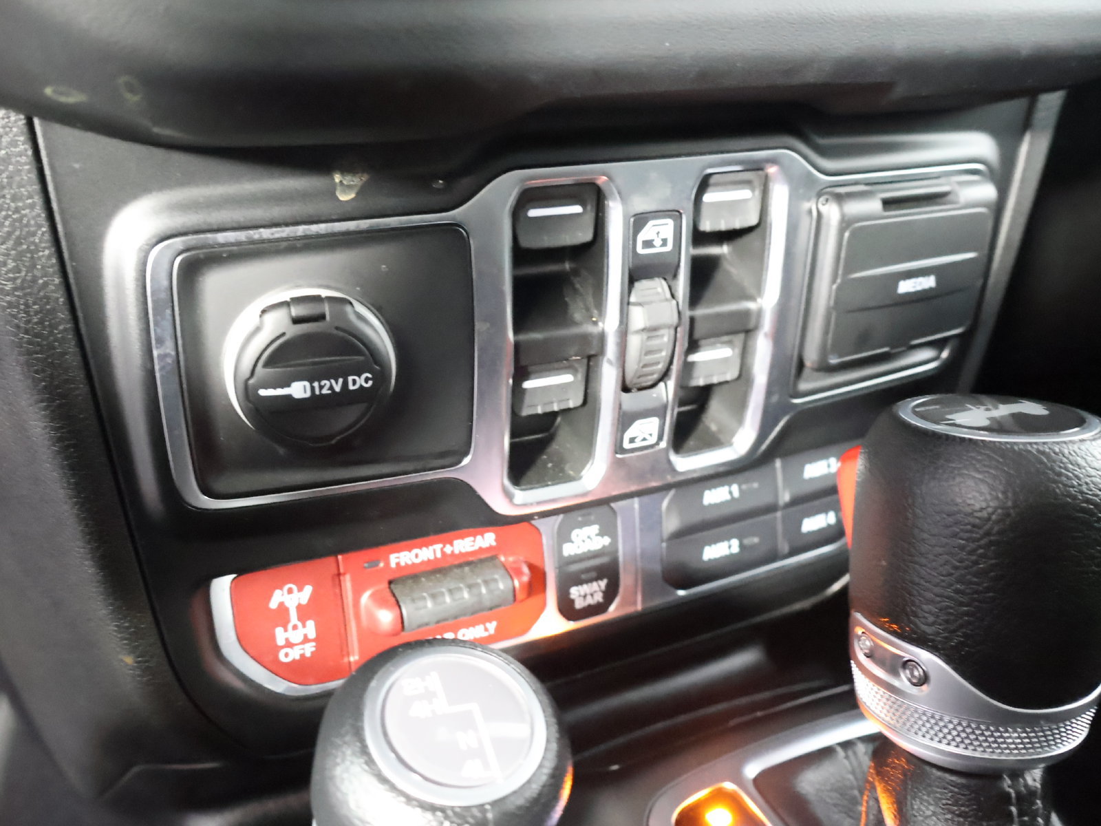 Used 2025 Jeep Wrangler Unlimited Rubicon AWD/4WD image 41