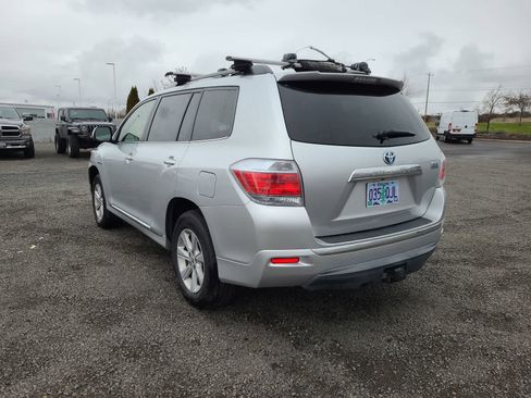 Used 2012 Toyota Highlander 4WD Hybrid w/ Cold Weather Pkg image 3